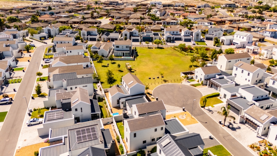 3 Bedroom Property for Sale in Jakarandas Western Cape